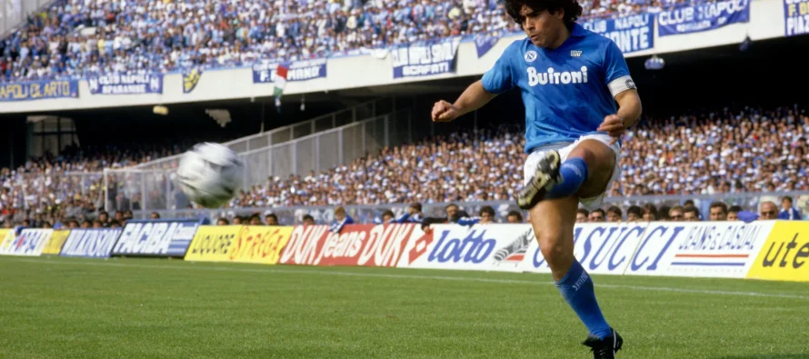 Transferimi që ndryshoi historinë e Napolit – Maradona në Itali