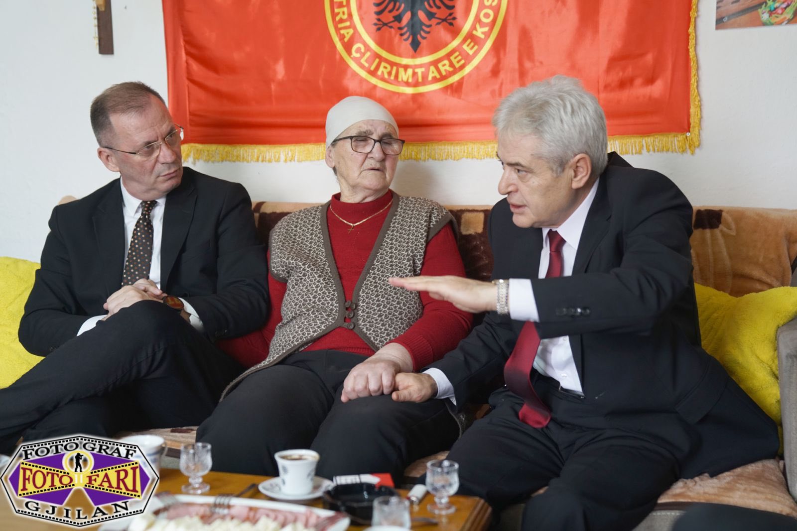 Ali Ahmeti viziton Nënën e UÇK-së në Peshter të Brusit: Një shtëpi që ushqeu mbi 300 luftëtarë të lirisë