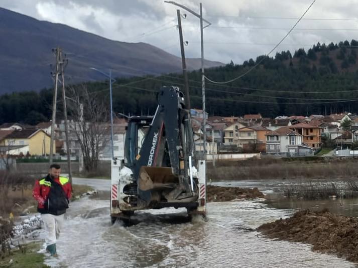 Gjendje e rënduar nga reshjet në rajonin e Gostivarit, ekipet në terren