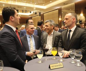 Mexhiti dhe Kasami po qeshen, por jo edhe Sali dhe Fetai