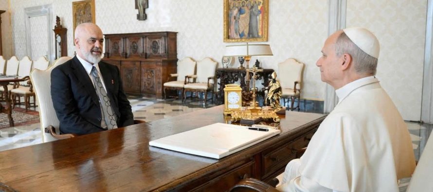 Kryeministri i Shqipërisë në vizitë historike te Ati i Shenjtë në Vatikan