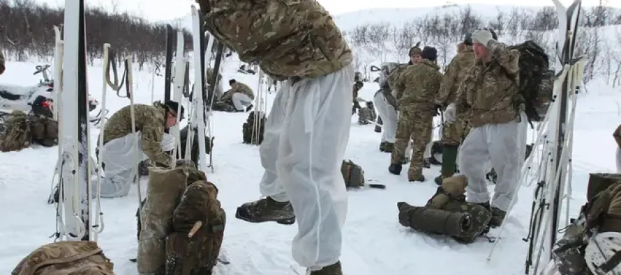 Britania dyfishon trupat në Norvegji mes tensioneve me Rusinë