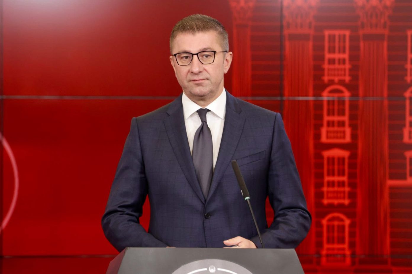 Mickoski: Rritje deri në 40% për rreth 11.000 punonjës të administratës publike deri në vitin 2028