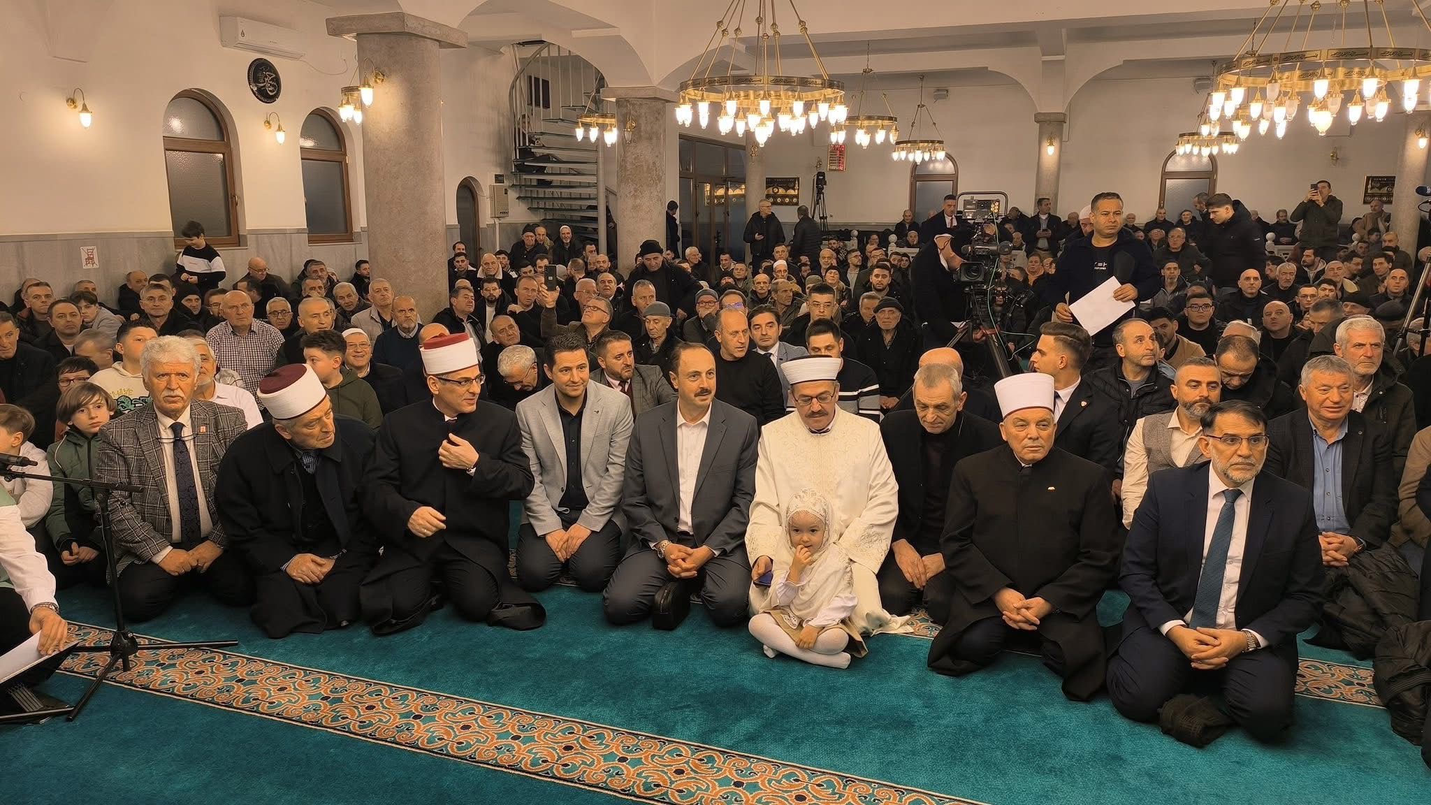 Kryetari Limani dhe ambasadori Ulusoy marrin pjesë në manifestimin e Natës së Beratit në Gostivar