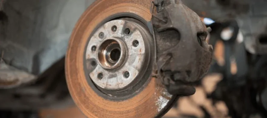 Pse ndryshken frenat e veturës dhe si ta parandaloni rënien e performancës