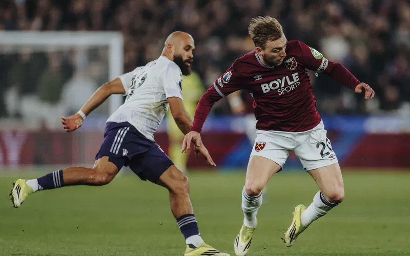 Manchester United ndalet pas katër fitoreve radhazi  barazon me West Ham