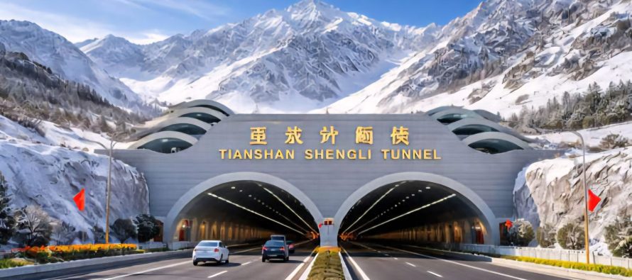 Kina ndërton korridorin gjigant Tianshan Shengli, sfidon terrenin malor dhe rekordet botërore