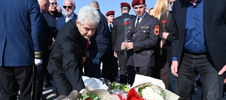 Ali Ahmeti bën homazhe në Prekaz: Familja Jashari, shembull i qëndresës dhe sakrificës për liri