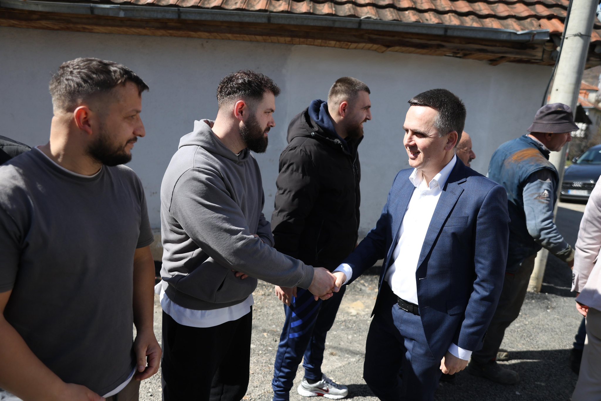 Rruga e re e asfaltuar në Llacë  përmirëson jetesën e banorëve