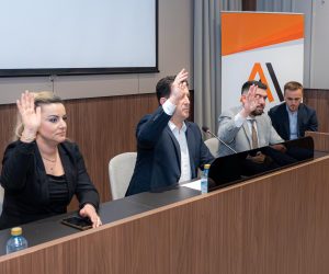 Alternativa drejt shkrirjes në VLEN – vendim unanim, pezullohen organet partiake