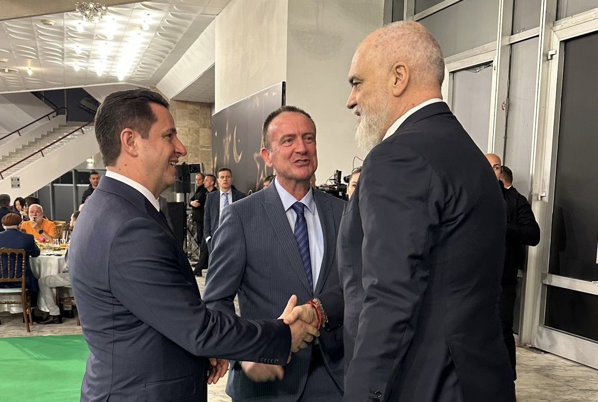 Taravari dhe Limani marrin pjesë në iftarin e organizuar nga Edi Rama në Tiranë