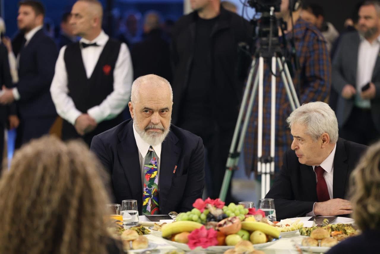 Ali Ahmeti e Bujar Osmani në iftar te Edi Rama