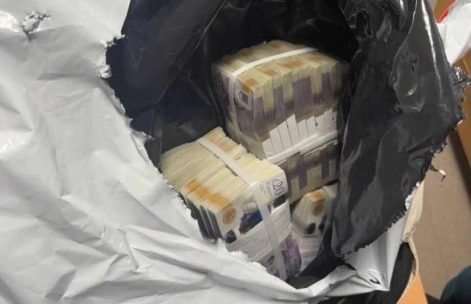 Para ilegale në Aeroportin e Shkupit: 150.000 paund britanik kapen të pa deklaruar!