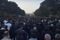 Mijëra besimtarë falin namazin e Fitër Bajramit në Tiranë