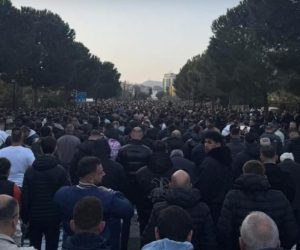 Mijëra besimtarë falin namazin e Fitër Bajramit në Tiranë