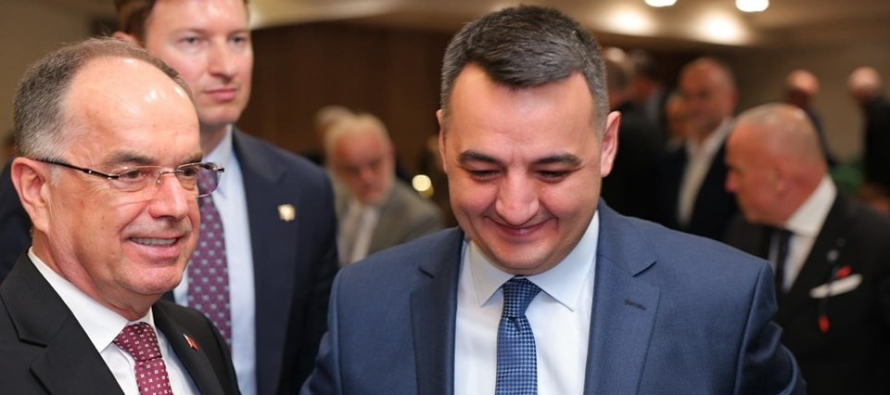 Valdet Xhaferi uron mësimdhënësit për 7 Marsin