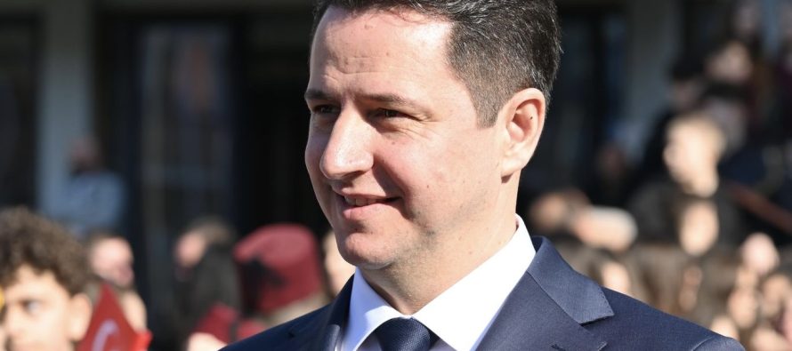 Valbon Limani uron 7 Marsin: “Mësuesit ndërtojnë vlerat më të mira të diturisë dhe karakterit”