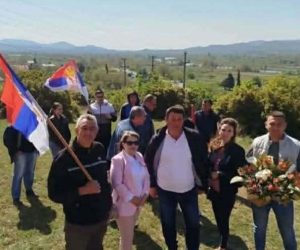 VMRO-DPMNE në Demir Kapi shënon historinë me flamuj serbë