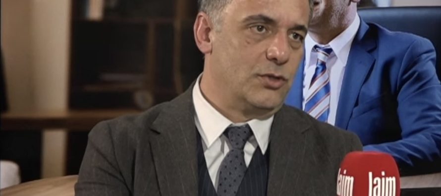 Ministri Azir Aliu: Me veturë zyrtare nga puna në shtëpi – ligj apo privilegj?