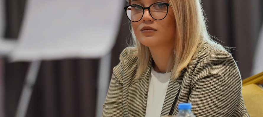 Kanita Ramadani thirrje për mobilizim: “Gjuha jonë nuk negociohet”