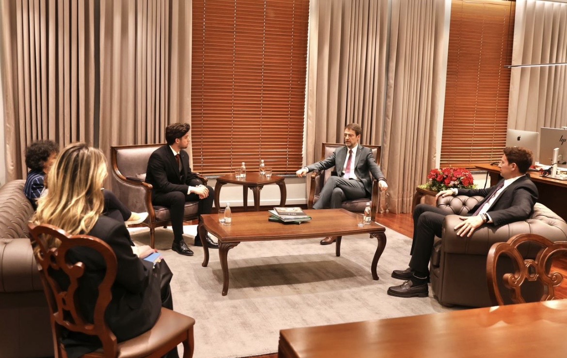 Hoxha takon Ademin: “Të respektohen të drejtat gjuhësore dhe Marrëveshja e Ohrit”