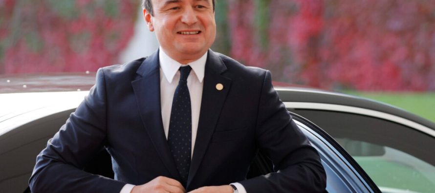 I varfër në deklarim, i sigurt në realitet: paradoksi i Kurtit