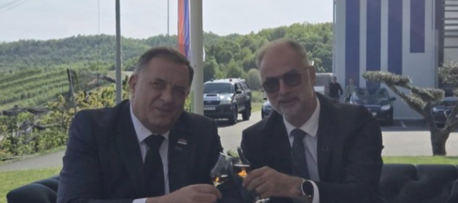 Stoilkoviç i shkon në konak Dodikut: Forcojmë lidhjet serbe në rajon