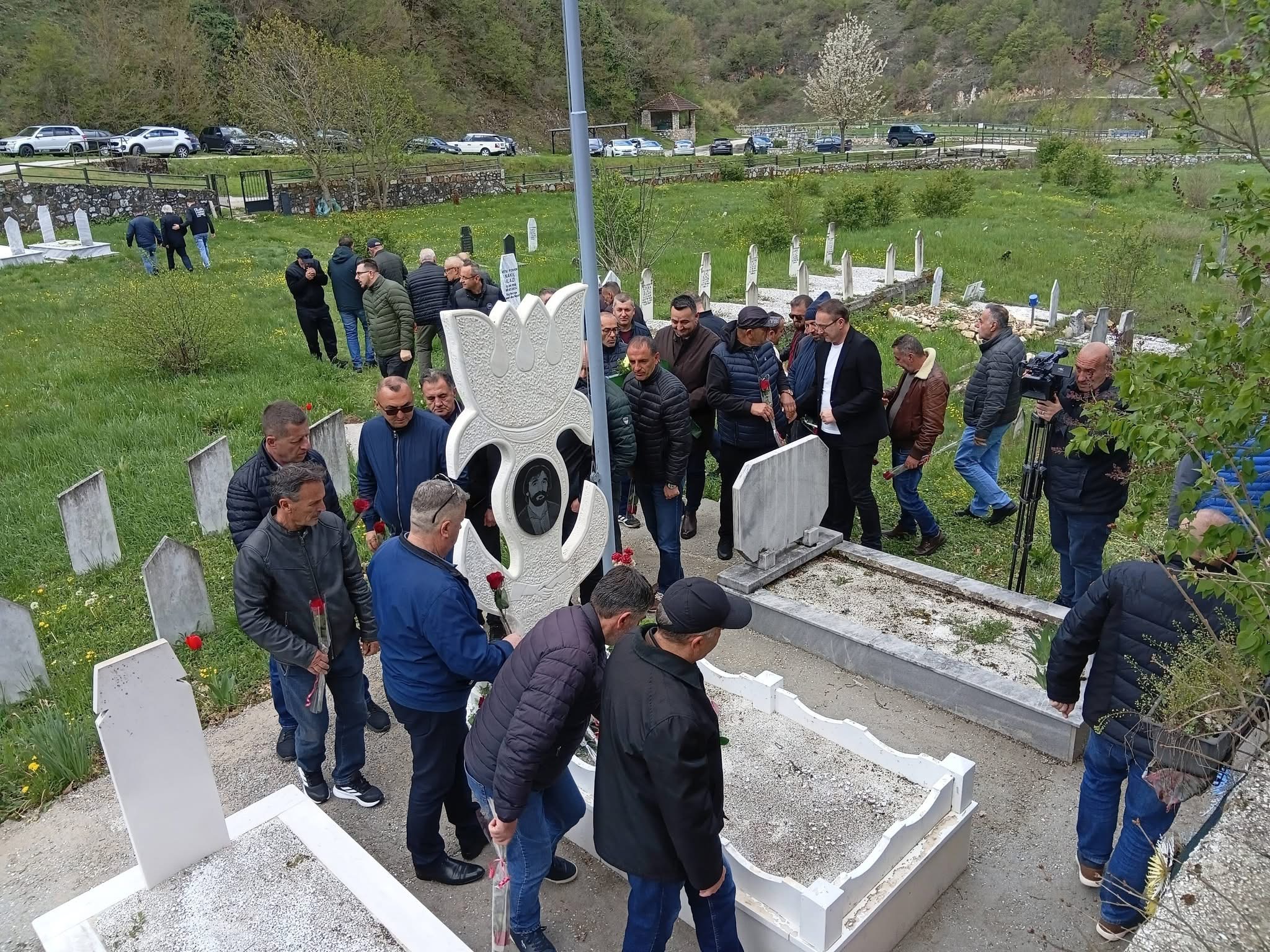 Përkujtohet 36-vjetori i rënies së Naser Veliut, homazhe në Sërmnovë