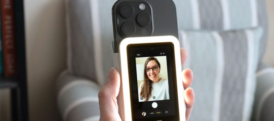 Insta360 prezanton “Snap”, ekranin selfie që përdor kamerën e pasme të telefonit