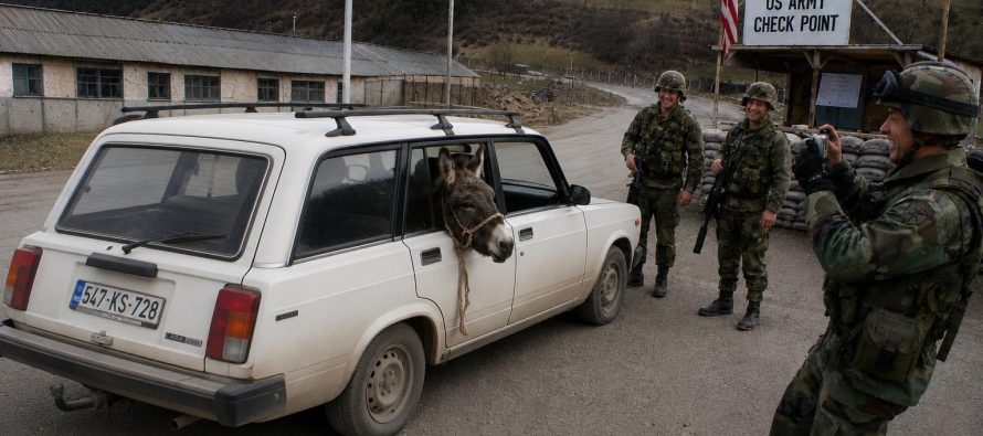 Kur check-pointi i US Army në Zhegër ndaloi veturën me gomarin brenda