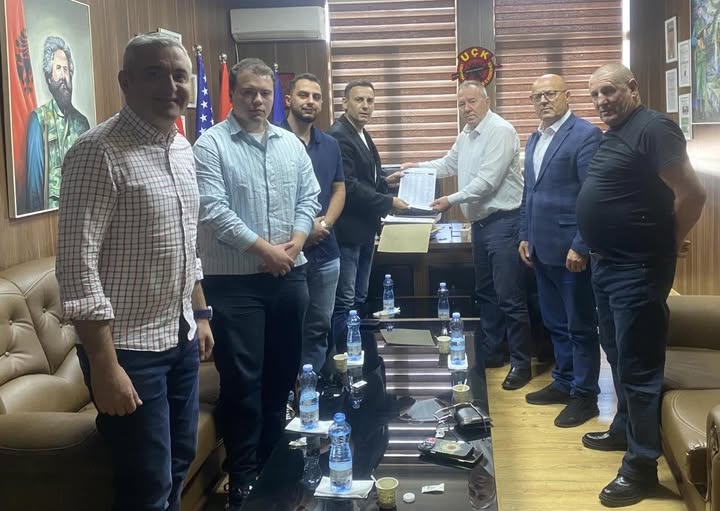 BDI mobilizoi nënshkrimet në Maqedoninë e Veriut  Veteranët e UÇK së falënderojnë shqiptarët në RMV