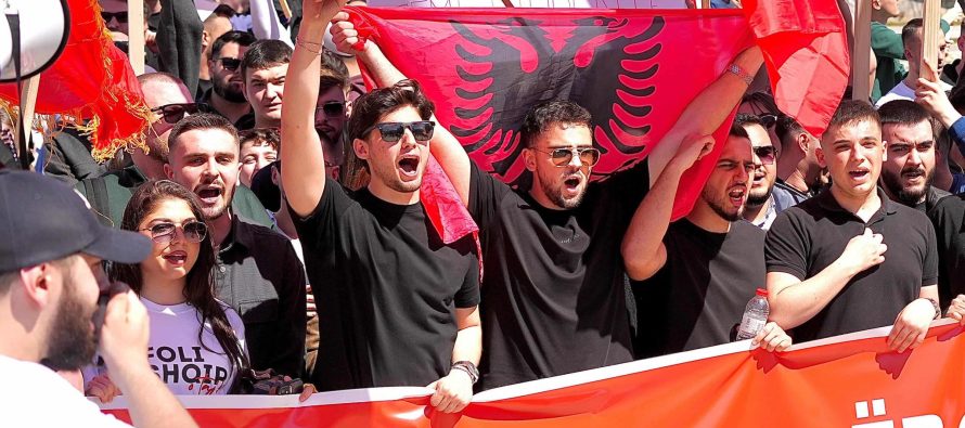 Studentët shqiptarë zgjerojnë kërkesat: jo vetëm provimi i jurisprudencës, ata kërkojnë zbatim të plotë të gjuhës shqipe