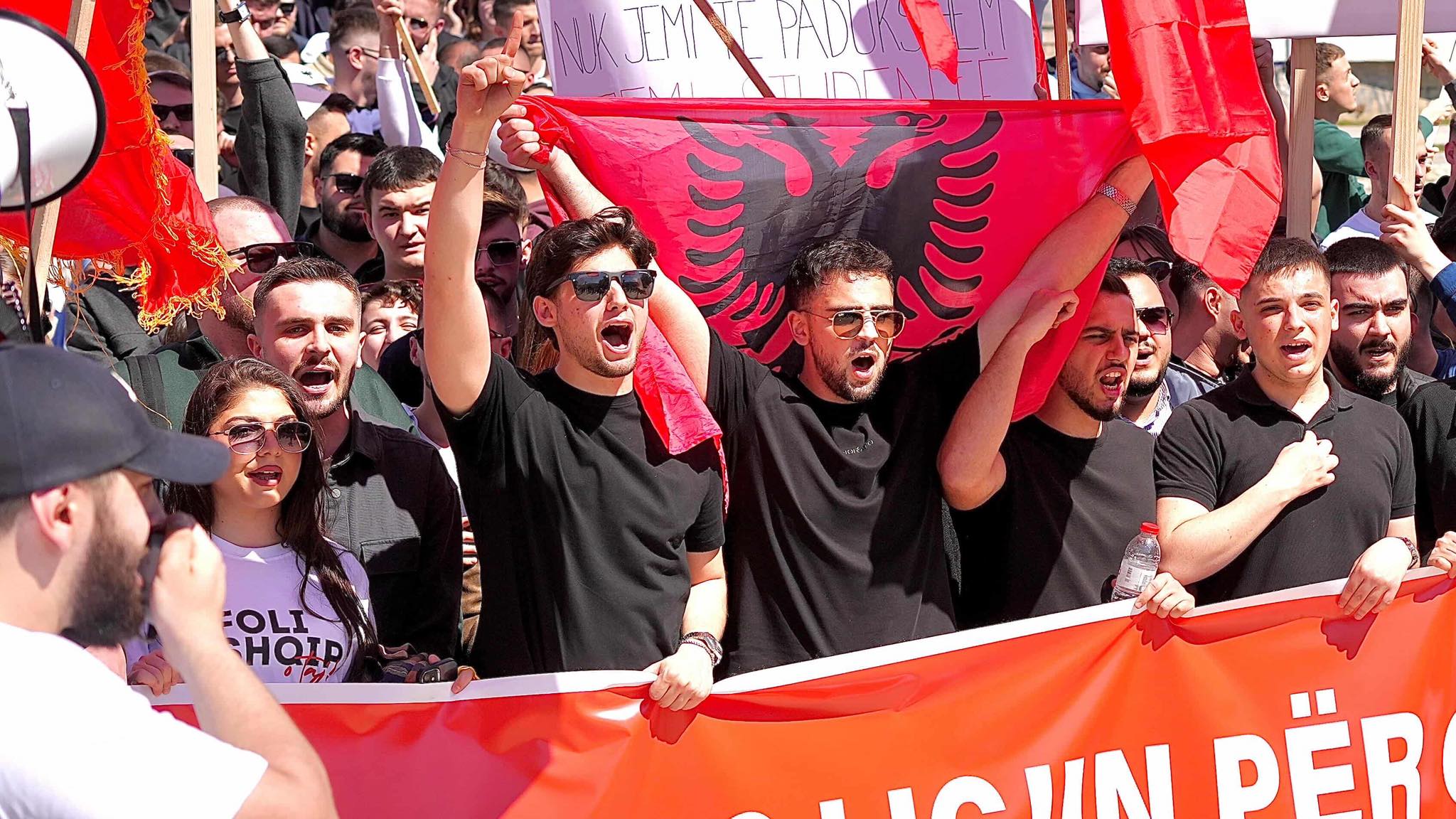 Studentët shqiptarë zgjerojnë kërkesat  jo vetëm provimi i jurisprudencës  ata kërkojnë zbatim të plotë të gjuhës shqipe