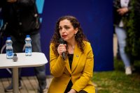 Vjosa Osmani për protestën në Shkup: Ngrihuni në mbrojtje të gjuhës