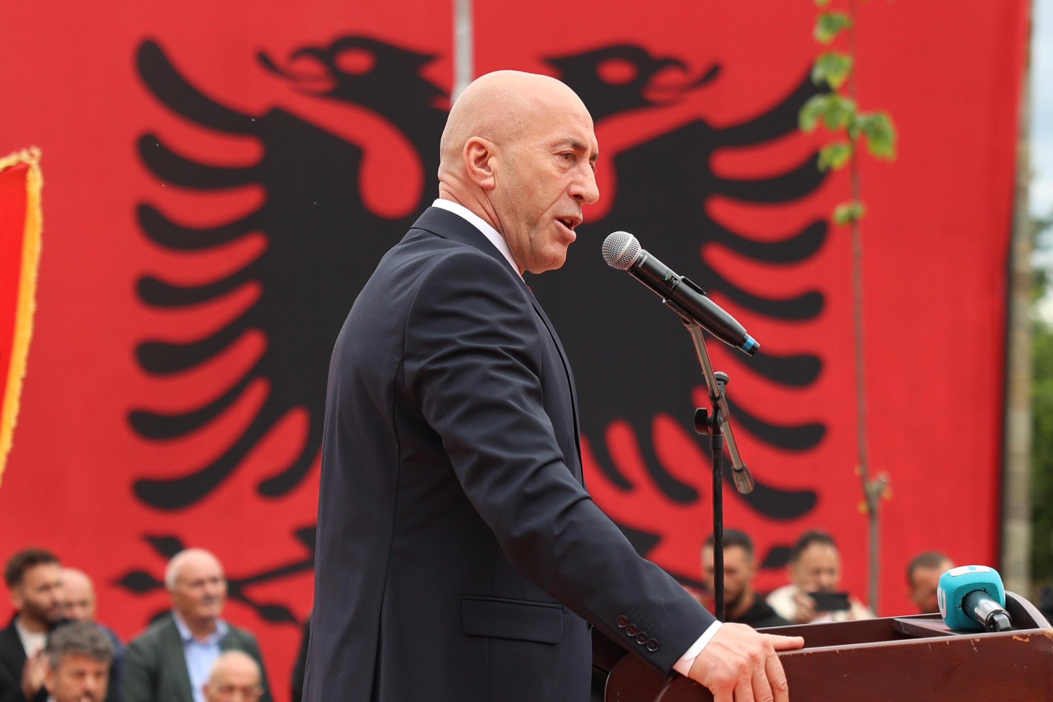 Ramush Haradinaj mbështet studentët shqiptarë: "Shqipja është e drejtë kushtetuese, jo opsionale" 