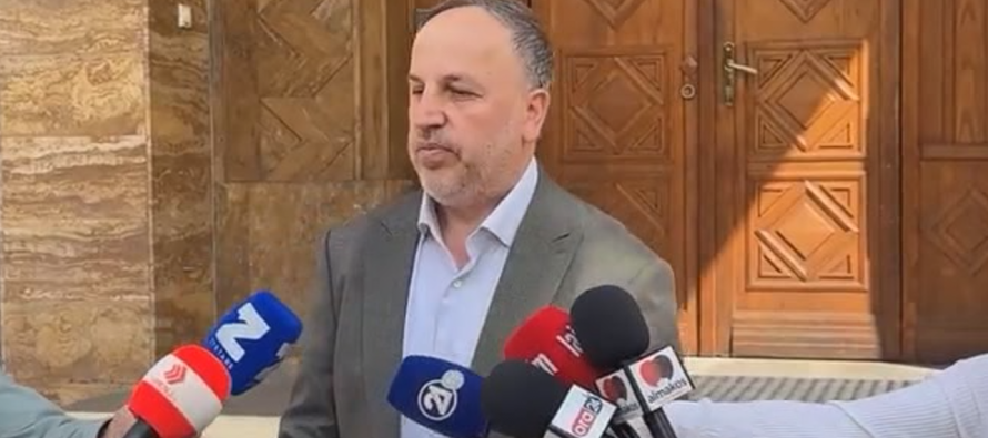 Adnan Azizi del kundër kërkesave të studentëve: Nuk e di se çfarë dhe ku do të përfundojnë në fund! VIDEO