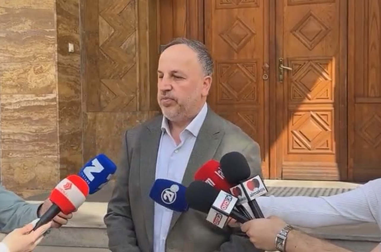 Adnan Azizi kundër kërkesave të studentëve: "Nuk e di se ku do të përfundojnë!" – Reagimi i tij i ashpër 