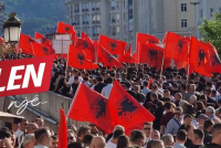 Protesta masive në Shkup sfidon thirrjet e VLEN-it dhe qeverisë: Studentët nuk u bindën nga premtimet “së shpejti”
