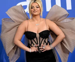 Bebe Rexha: Studentët shqiptarë meritojnë të njëjtat të drejta dhe mundësi si të gjithë të tjerët