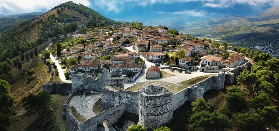 Berati  qyteti shqiptar që ruan historinë mijëravjeçare dhe magjeps turistët nga e gjithë bota