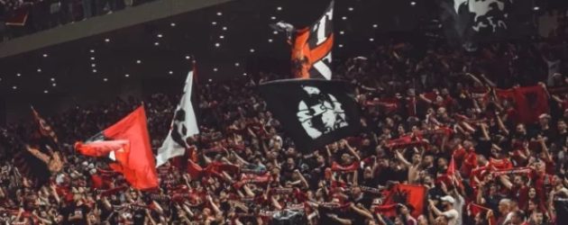 Tifozët Kuq e Zi në mbështetje të studentëve shqiptarë në Shkup: “Të gjithë një zëri për drejtësi dhe dinjitet”