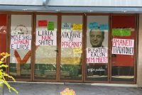 Mbulohet me parulla lokali ku Vetëvendosje hapi shtabin në Shkup: “Liria nuk shitet”, “Mos përçani kombin”