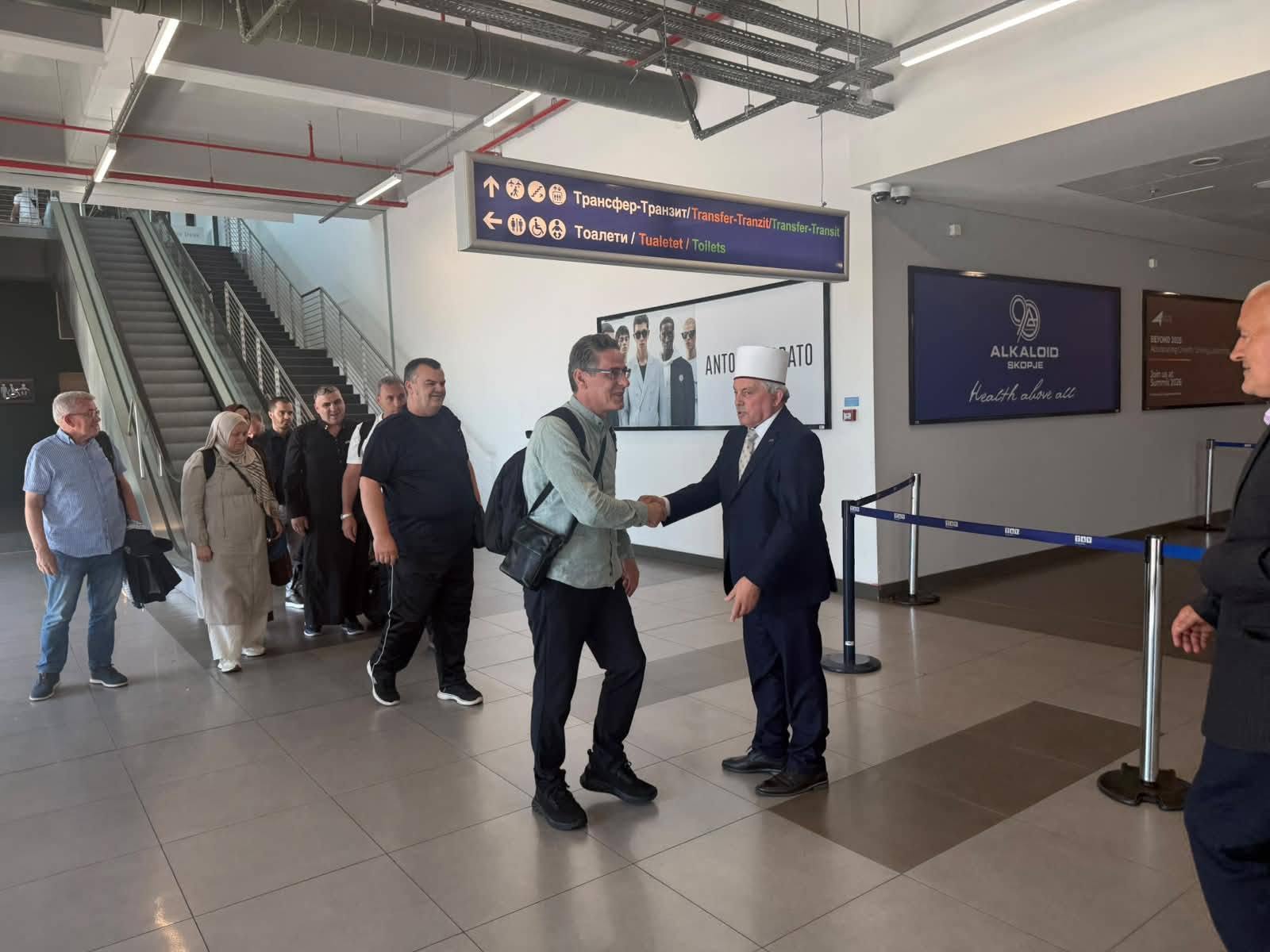 BFI Gostivar organizon pritje për haxhinjtë e kthyer nga Haxhi