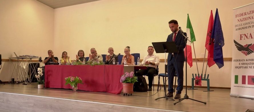 Studentët shqiptarë prezantohen në Itali me konferencë ndërkombëtare