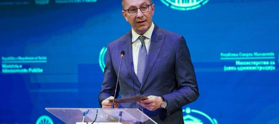 Mickoski: Administrata publike është shtylla e shtetit modern, reformat janë domosdoshmëri