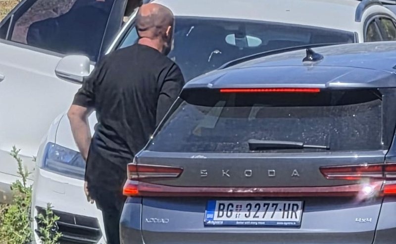 Targa serbe në Zvërnec  mbërrijnë mbështetës nga Beogradi mes tensioneve dhe protestave