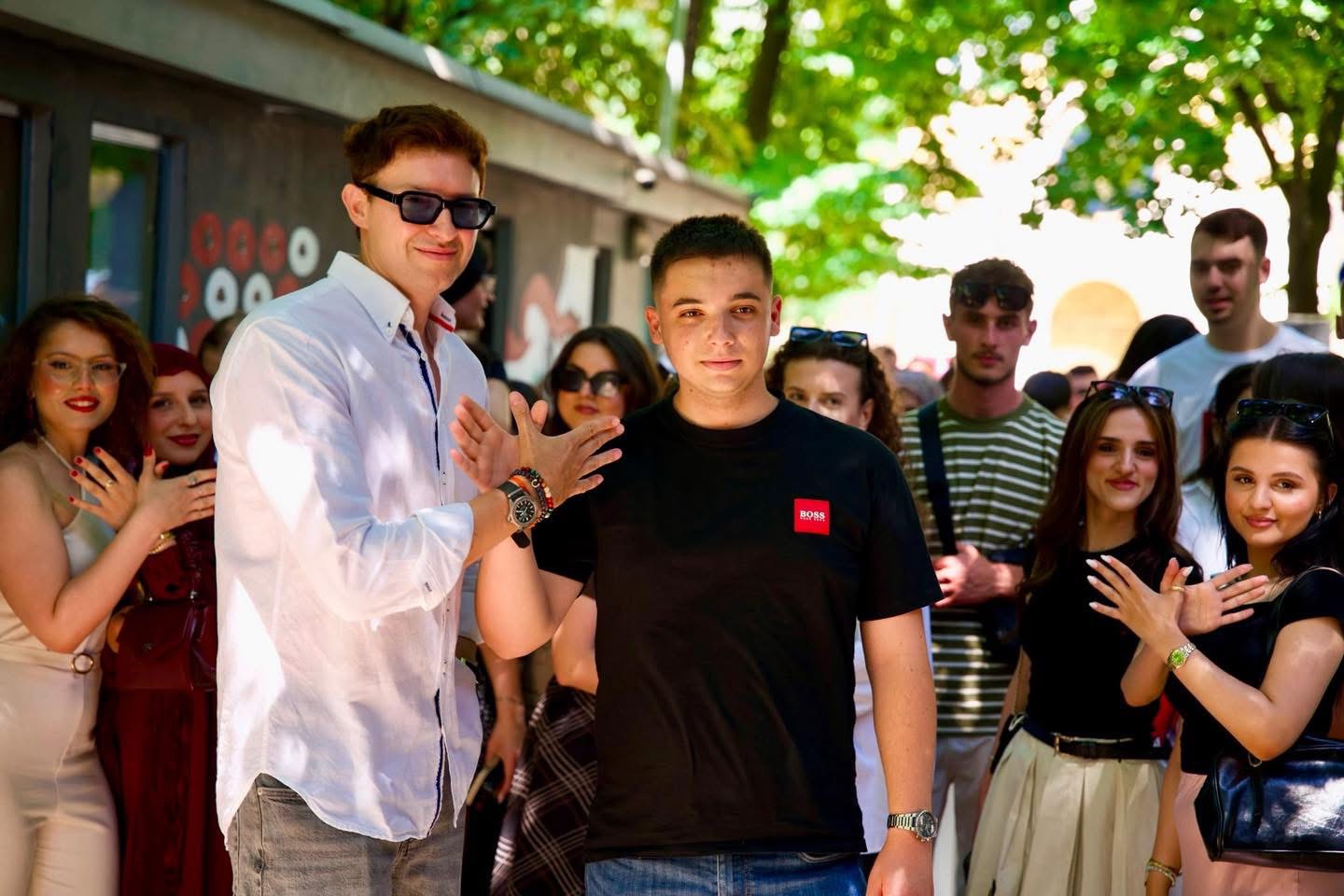 217 studentë të Universitetit  Nënë Tereza  vizitojnë Tiranën  mesazh i veçantë nga Meidani