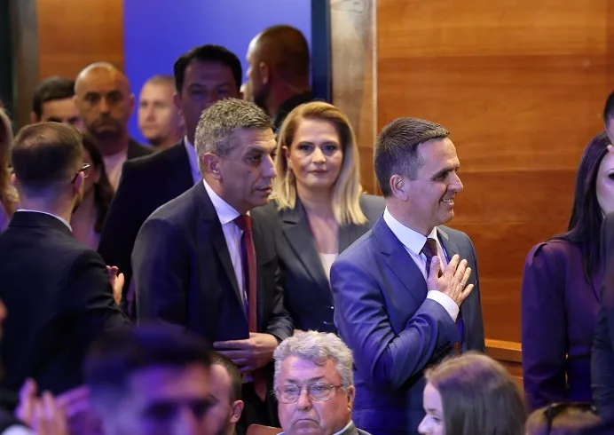 vlen-pas-2-vitesh-qeverisje-premtime-te-medha-realizime-te-pjesshme-dhe-debat-i-forte-politik