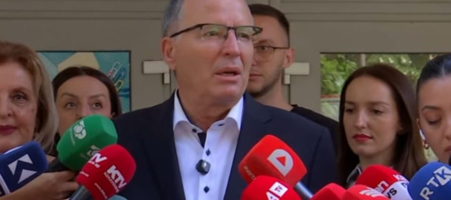 Kosova voton: Bedri Hamza voton në Mitrovicë: Sot vendosim për katër vitet e ardhshme