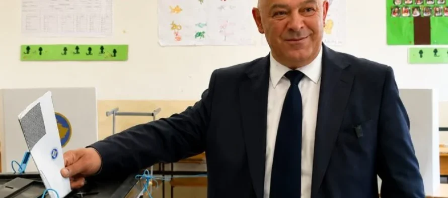 Kosova voton: Ardian Gjini pas votimit: Kosova u përket qytetarëve, ata duhet ta thonë fjalën e tyre sot